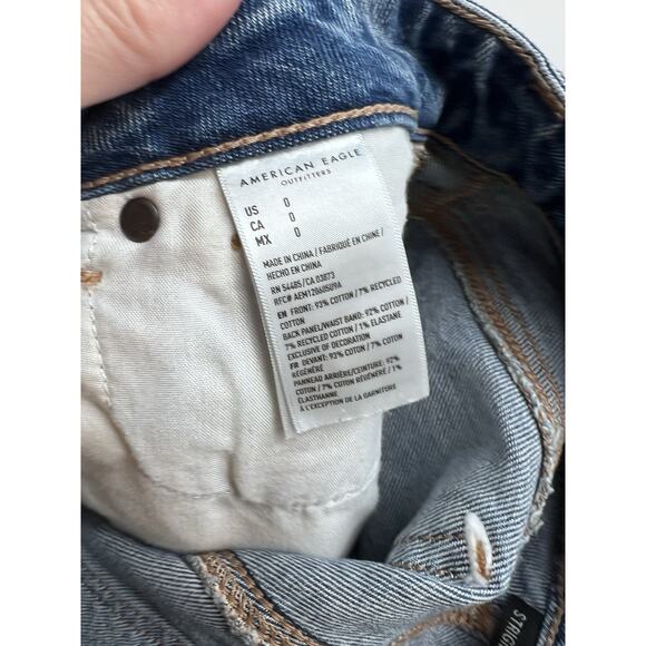 AEO Mom Short Cross Over Waistband Distressed Jean Shorts Size 0 - Picture 4 of 5